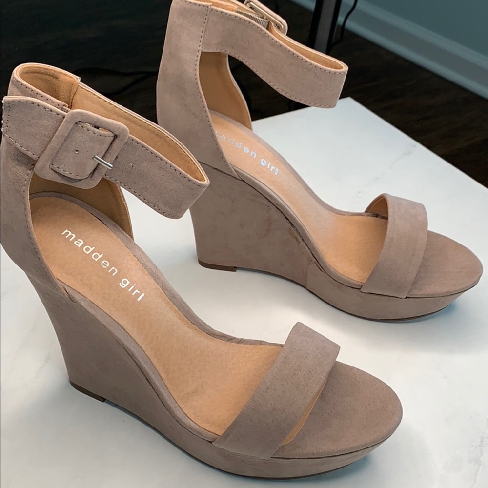 Madden Girl Beauu Platform Wedge Sandals 9M SOLD